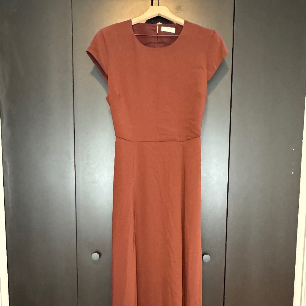 Aritzia Babaton | Hamptons Midi Dress - Picture 5 of 12